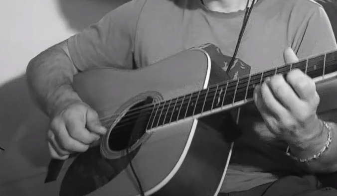 Romain Madar donne un cours de guitare
